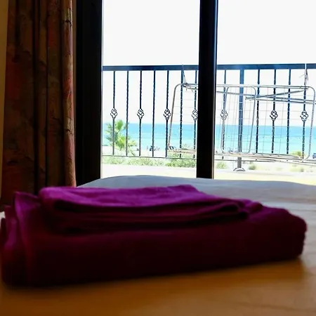 Seaview 2br Retreat By The Ocean * Larnaca
