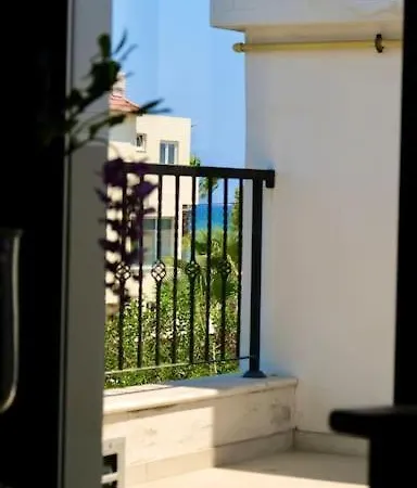 Seaview 2br Retreat By The Ocean Larnaca