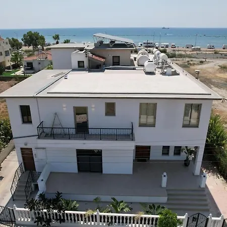 Daire Seaview 2br Retreat By The Ocean Larnaca